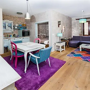 https://apartment-constantini.in-istria.net